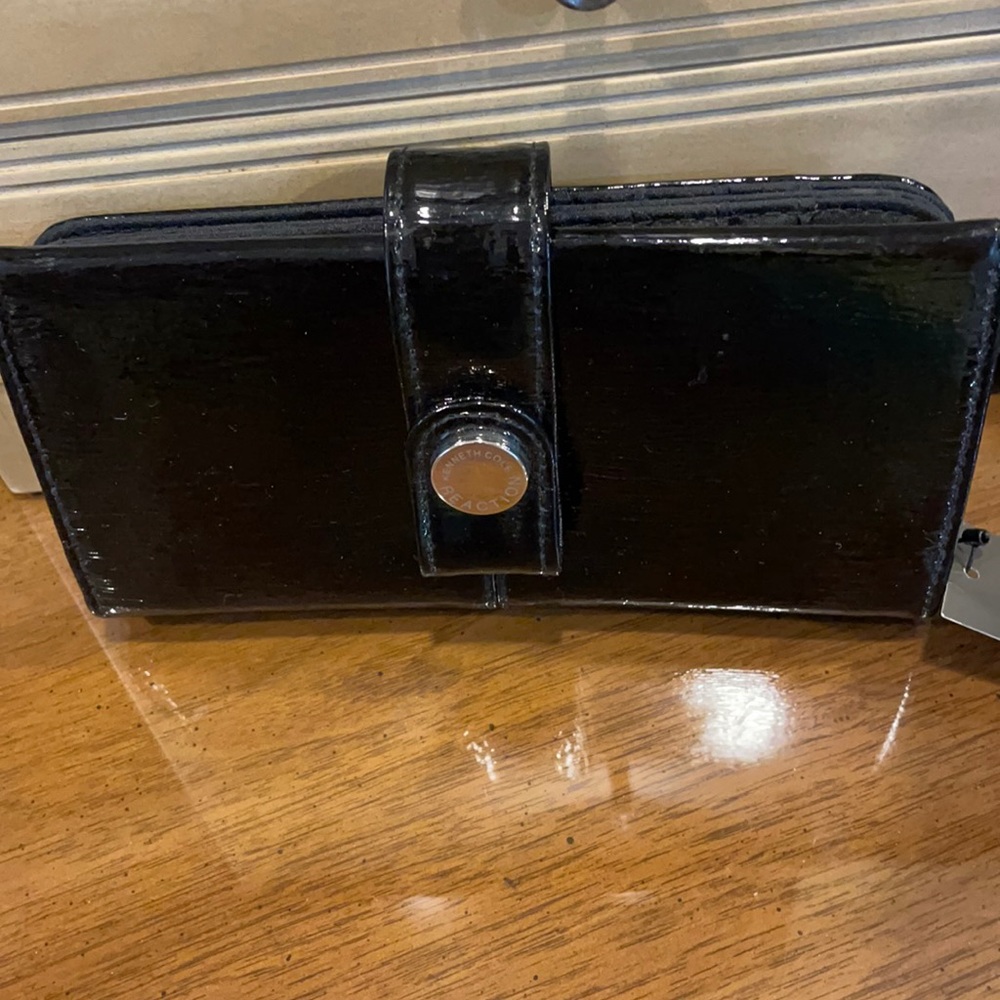 Nwt Kenneth Cole Reaction wallet